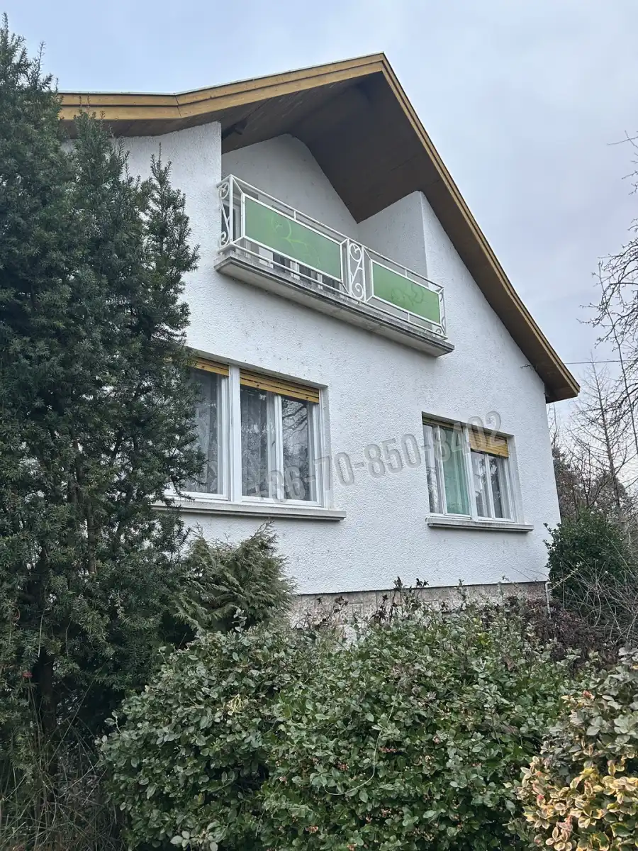 eladó családi ház, Tát
