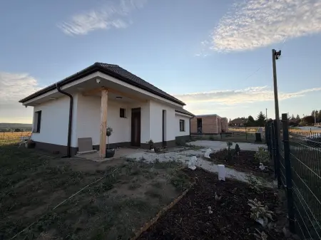 Eladó családi ház, Kesztölc 5 szoba 116 m² 127.9 M Ft