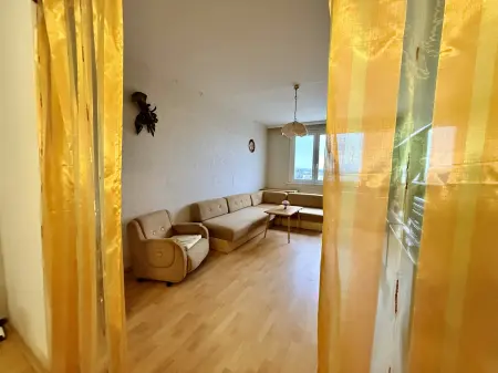 Eladó panellakás, Oroszlány 2+1 szoba 62 m² 33.5 M Ft